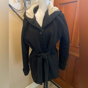 Gently Loved. IRIS Basic Woman’s Coat. Black 2 Side pockets, Button up &Tie